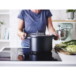 BK Flow Cool Black RVS Soeppan Ø24 Cm 13 BK Flow Cool Black RVS Soeppan Ø24 Cm -Keukengerei Winkel 101 2478 3 1